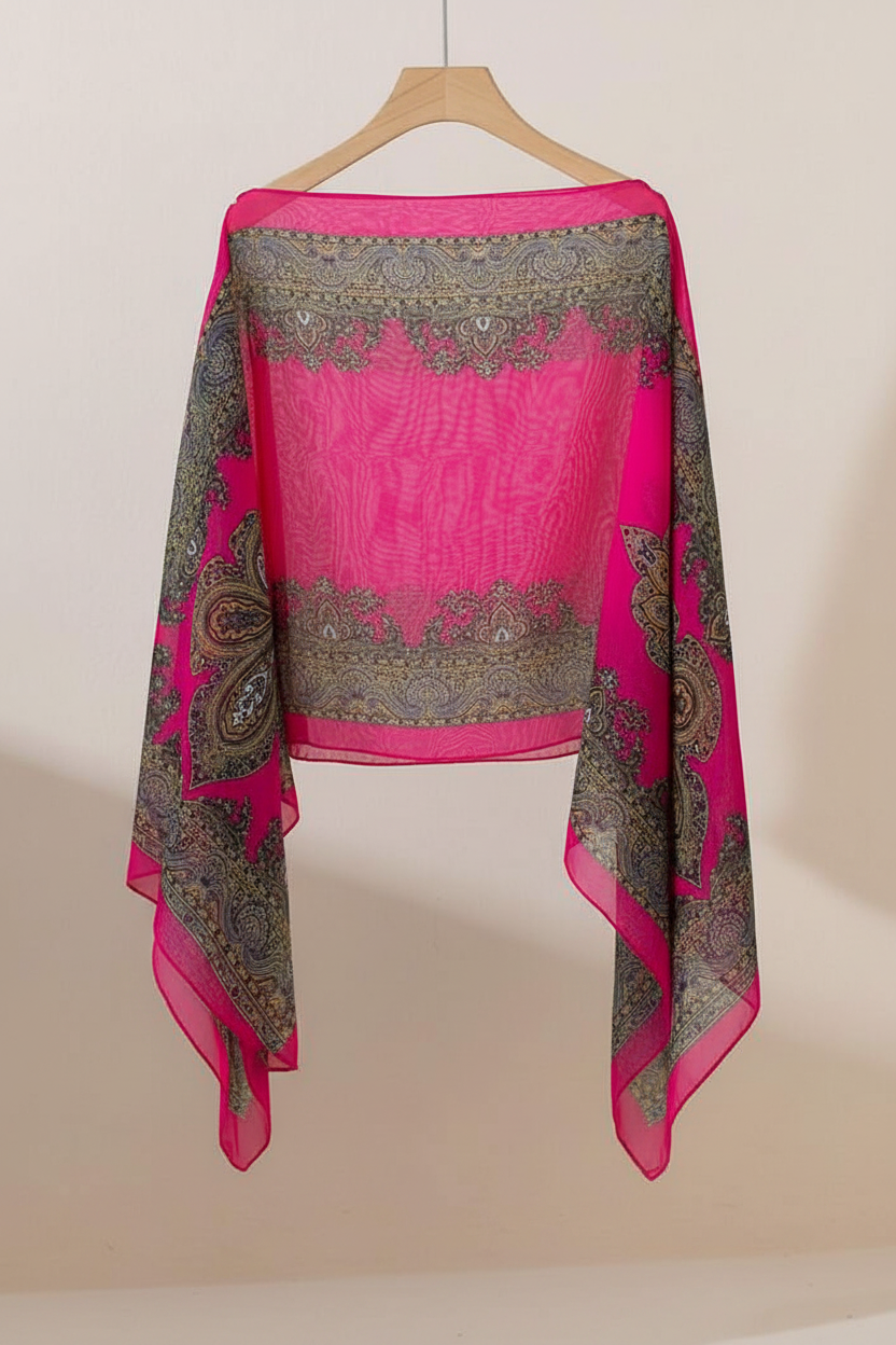 Blusa Poncho Fucsia - Fondo Beige Limpio